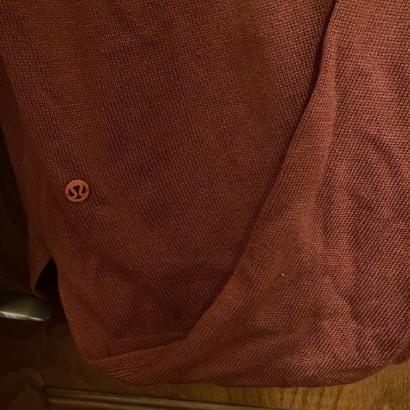 🍋 Lululemon Rust Cashmere Sweater with thumb holes - Picture 2 of 4